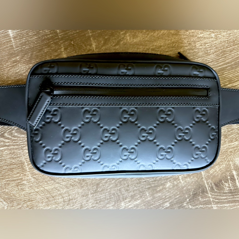 Gucci Rubber Effect Belt Bag in Black. Carried twice, great condition!